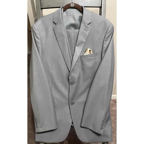 Men's Custom 3 Piece Grey Suit - Picture 2 of 7
